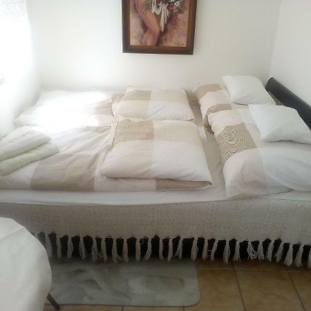 Anna Vendeghaz Hotel Balatonakali Buitenkant foto